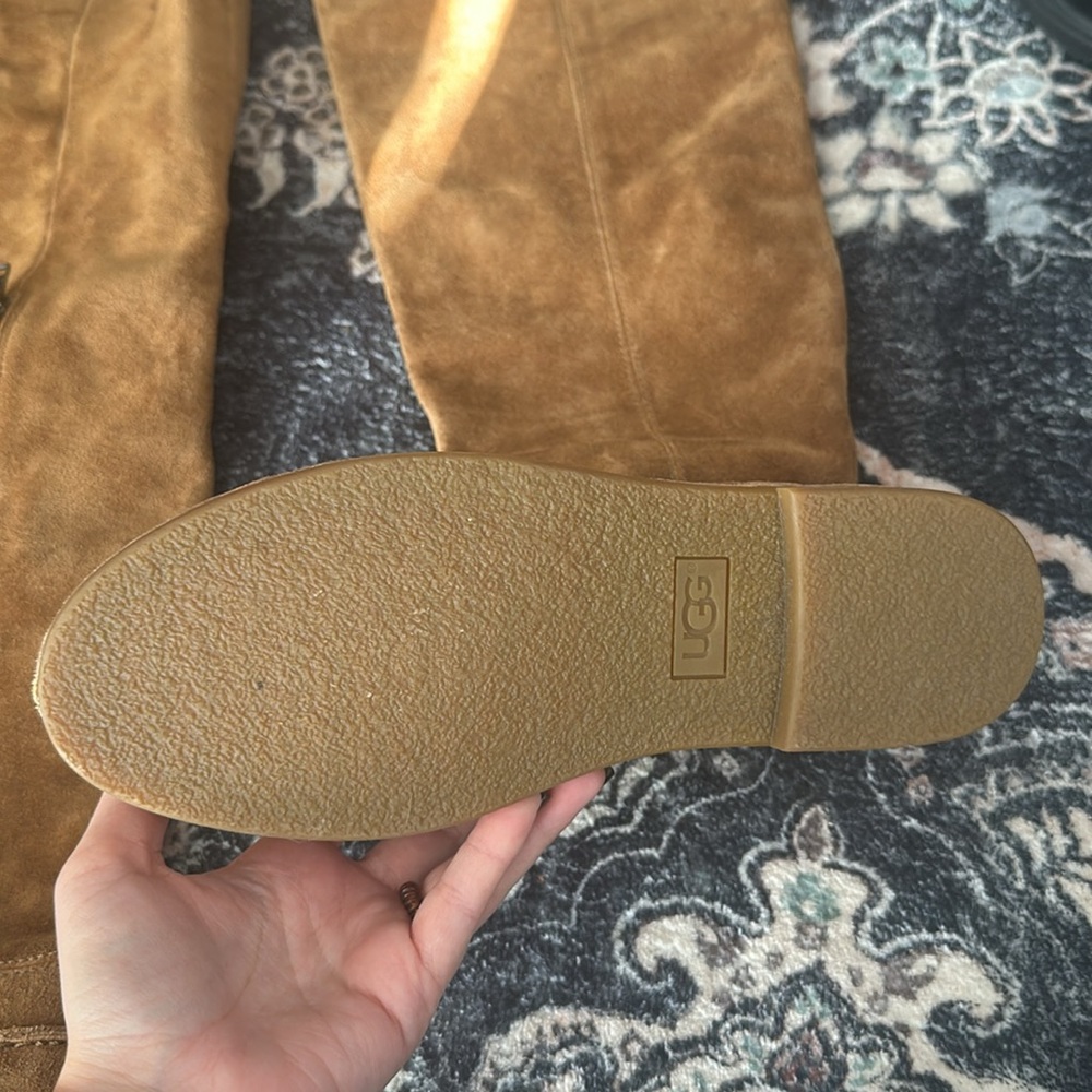 UGG - Picture 2 of 6